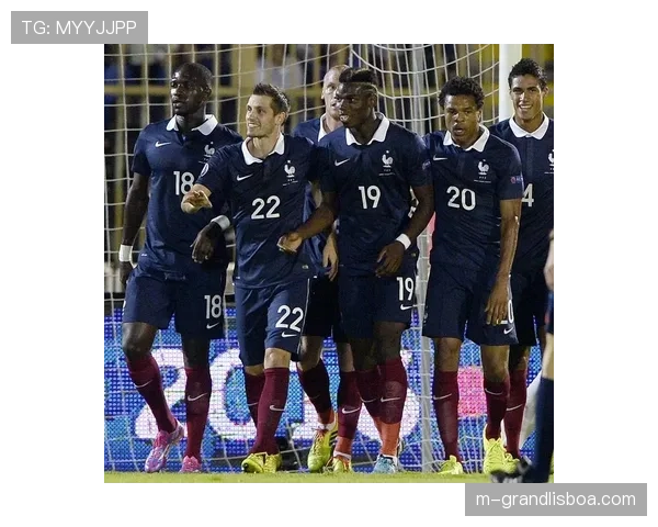 阿洛伊西成都蓉城从三中卫转四后卫 高位逼抢加快速转换 阿洛伊西成都蓉城从三中卫转四后卫 高位逼抢加快速转换